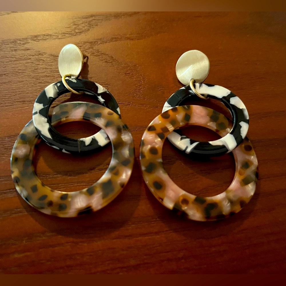 Tortoise 2 ways fashion earrings.